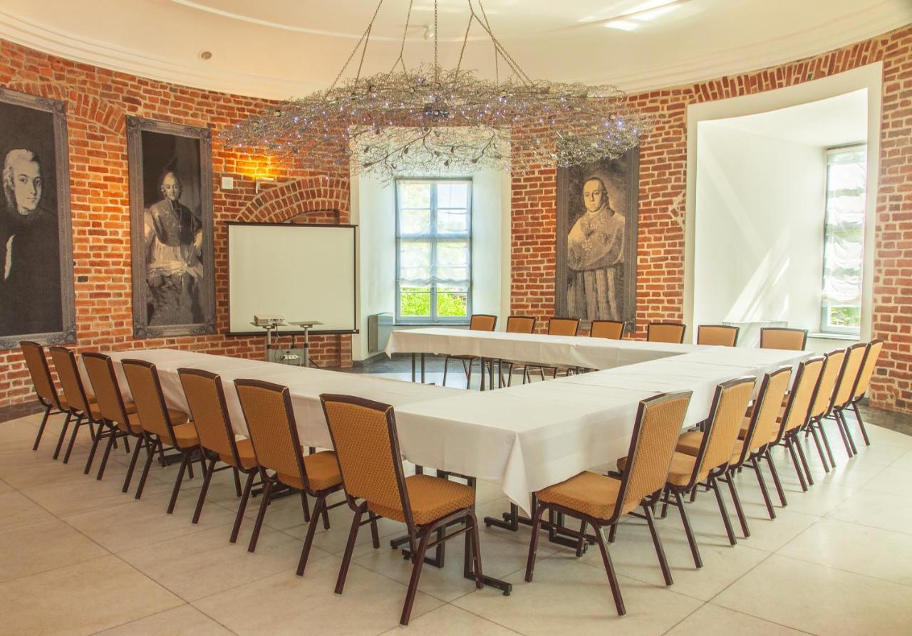 Hotel Krasicki Lidzbark Warmiński Exteriör bild