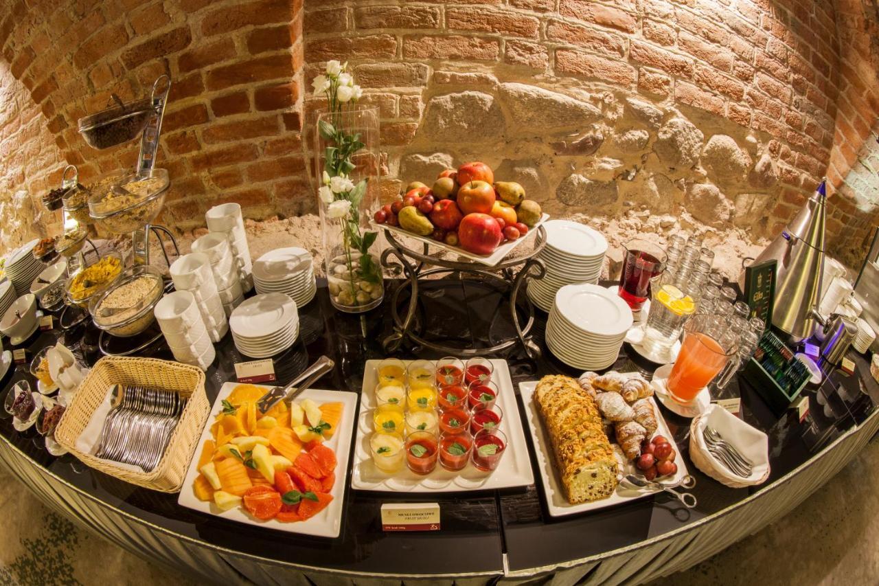 Hotel Krasicki Lidzbark Warmiński Exteriör bild
